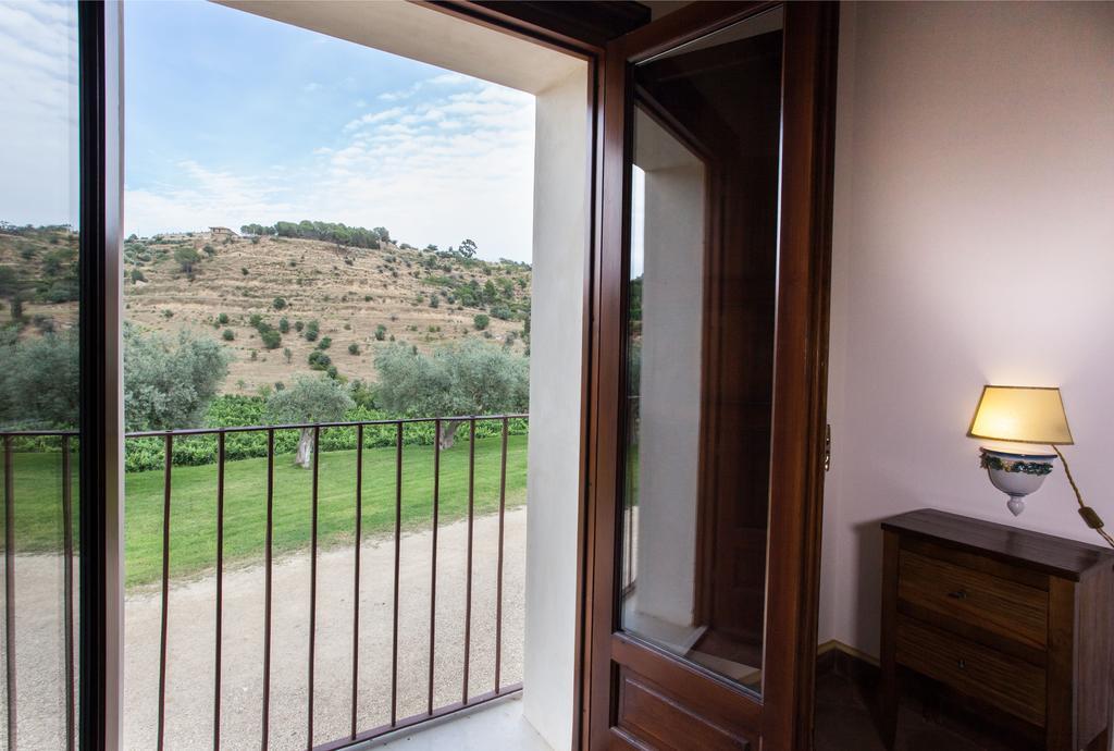 Antica Tenuta Del Nanfro Caltagirone Room photo